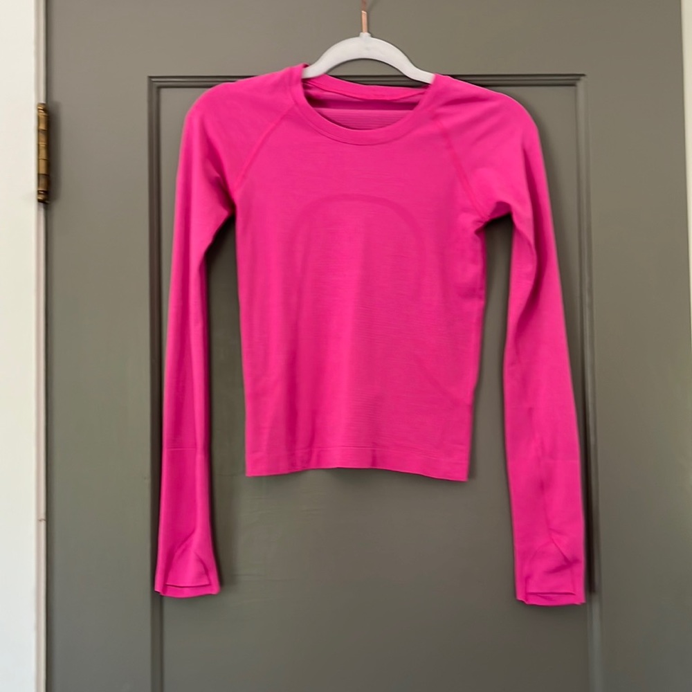 lulu long sleeve swiftly tech race length sonic pink size 2
